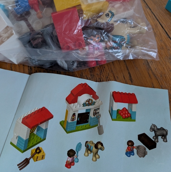 Lego Duplo Horse Stable - Picture 3 of 3